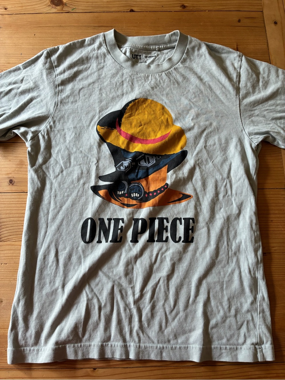 One Piece Uniqlo tee shirt size medium